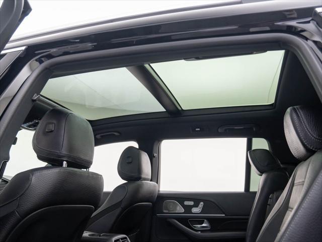 new 2025 Mercedes-Benz GLS 580 car