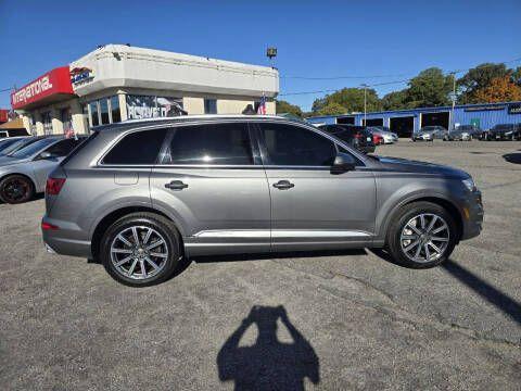 used 2017 Audi Q7 car, priced at $17,500