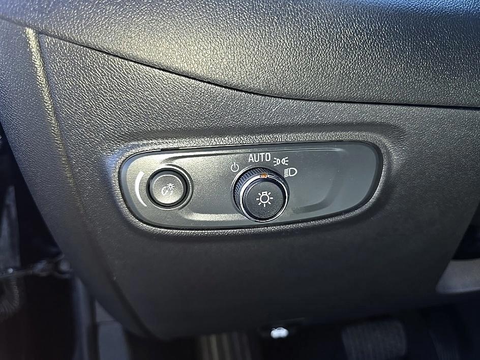 used 2023 Chevrolet Equinox car, priced at $20,994