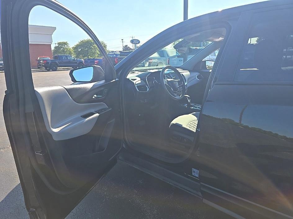 used 2023 Chevrolet Equinox car, priced at $20,994