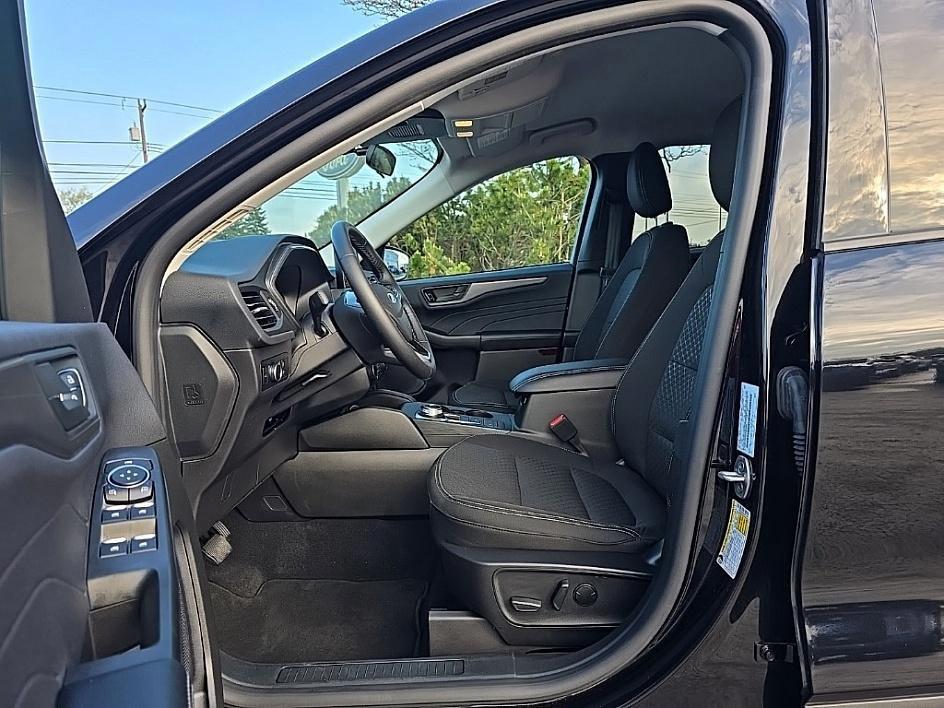 used 2024 Ford Escape car, priced at $25,989