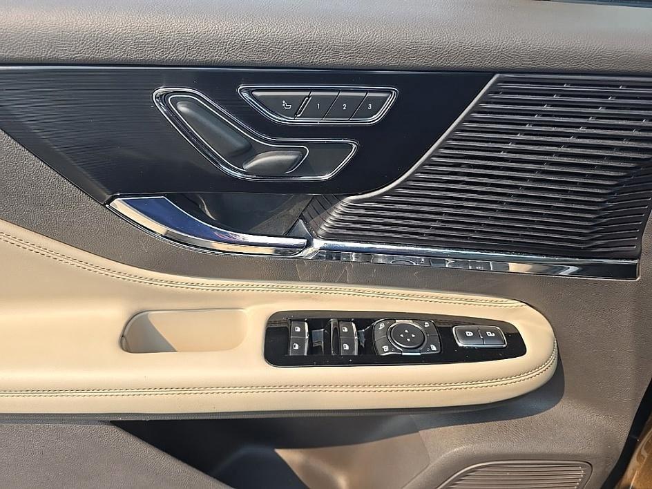 used 2022 Lincoln Corsair car, priced at $31,609