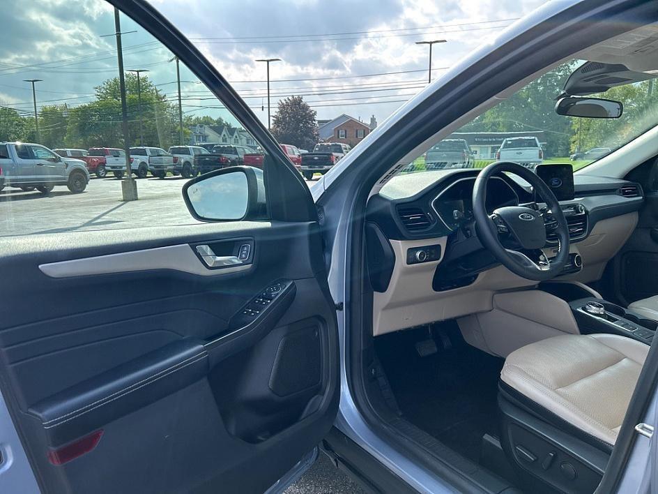 used 2022 Ford Escape car, priced at $21,394