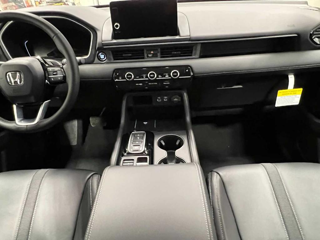 new 2025 Honda Pilot car, priced at $45,342