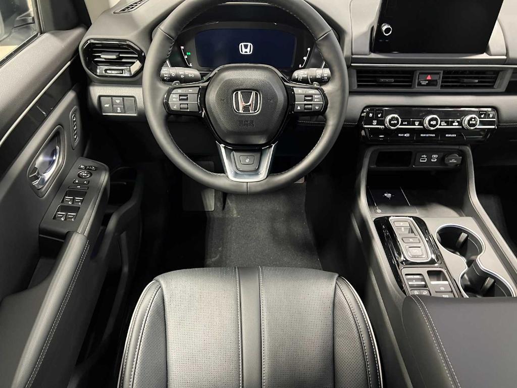 new 2025 Honda Pilot car, priced at $54,575