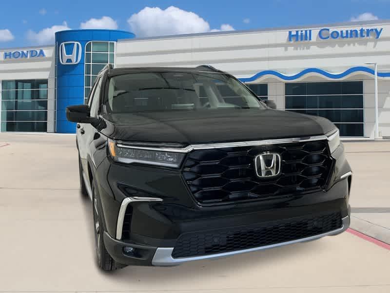new 2025 Honda Pilot car, priced at $54,575