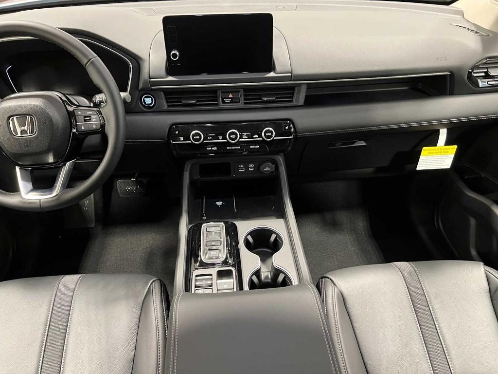 new 2025 Honda Pilot car, priced at $52,280
