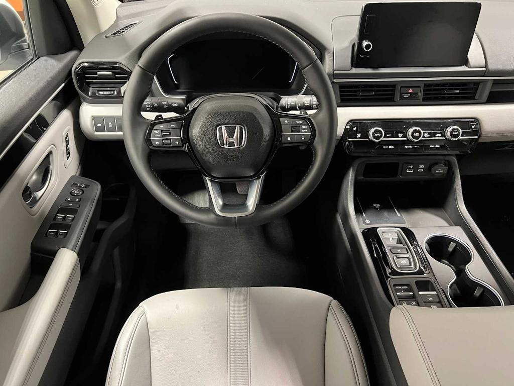 new 2025 Honda Pilot car, priced at $51,825