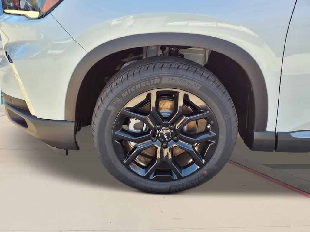 new 2025 Honda Pilot car, priced at $46,827