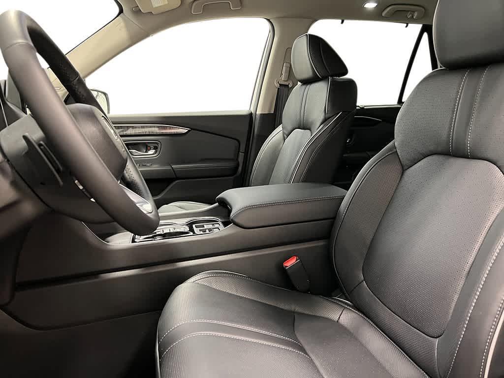 new 2025 Honda Pilot car, priced at $54,575