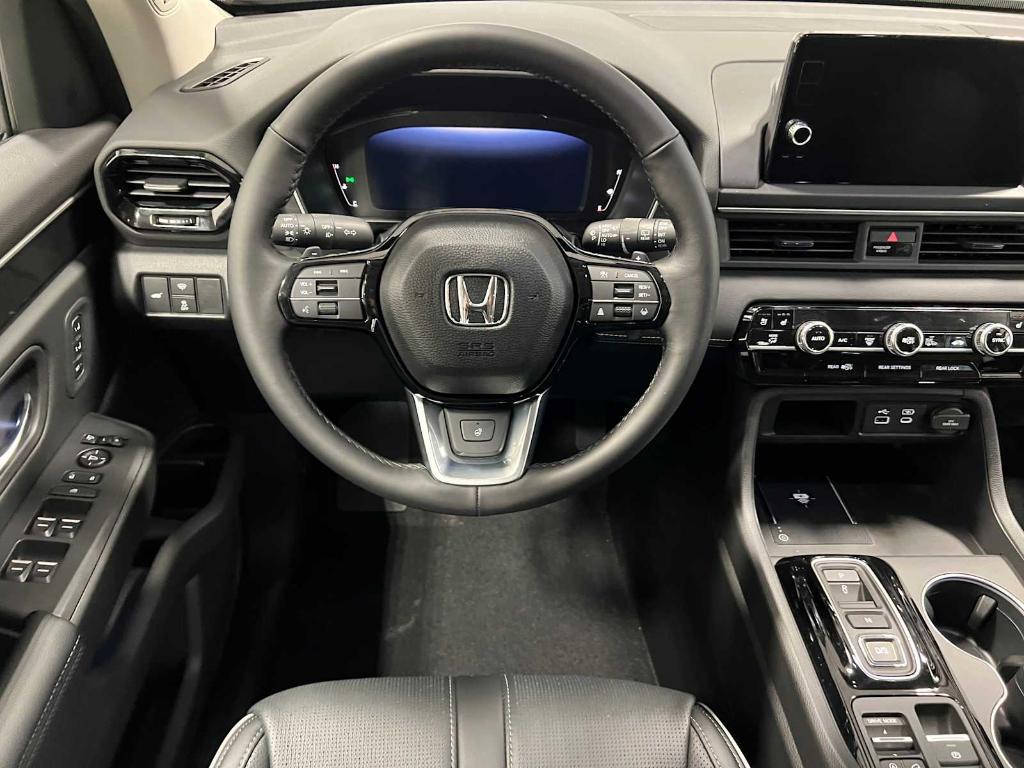 new 2025 Honda Pilot car, priced at $54,575