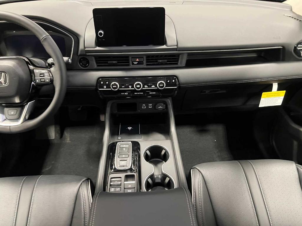 new 2025 Honda Pilot car, priced at $54,575