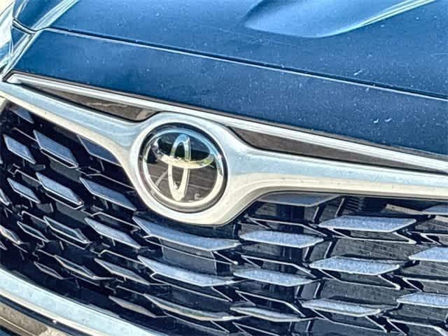 used 2023 Toyota Highlander car, priced at $26,295