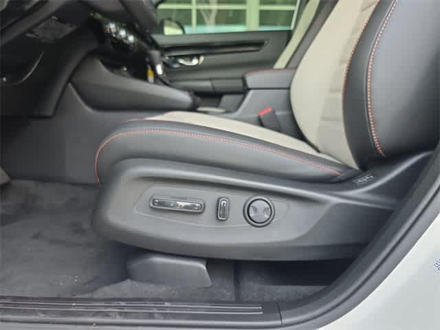 new 2025 Honda CR-V Hybrid car, priced at $40,067