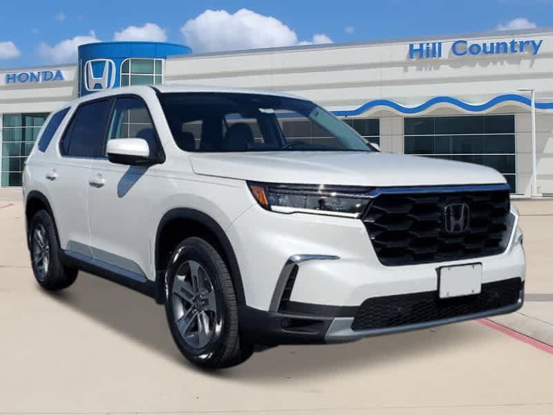 new 2025 Honda Pilot car, priced at $45,450