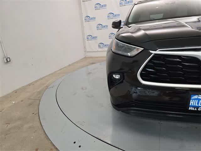 used 2022 Toyota Highlander car, priced at $31,695