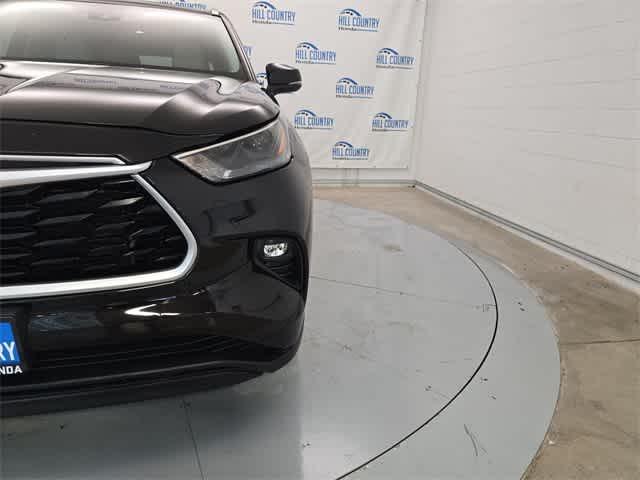 used 2022 Toyota Highlander car, priced at $31,695