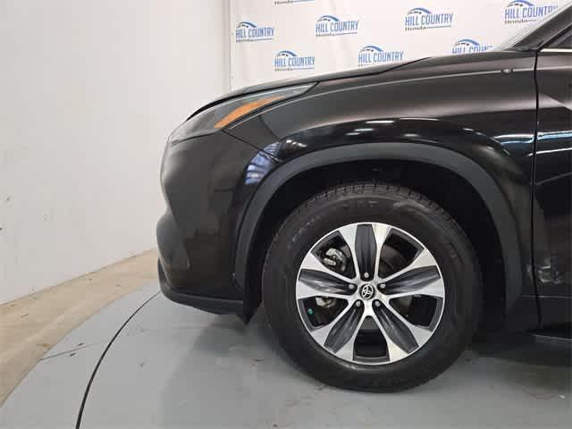 used 2022 Toyota Highlander car, priced at $31,695
