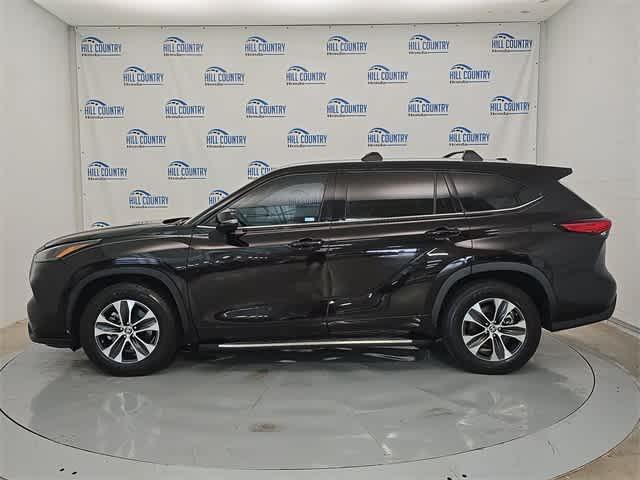 used 2022 Toyota Highlander car, priced at $31,695
