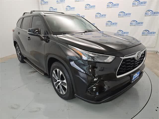 used 2022 Toyota Highlander car, priced at $31,695