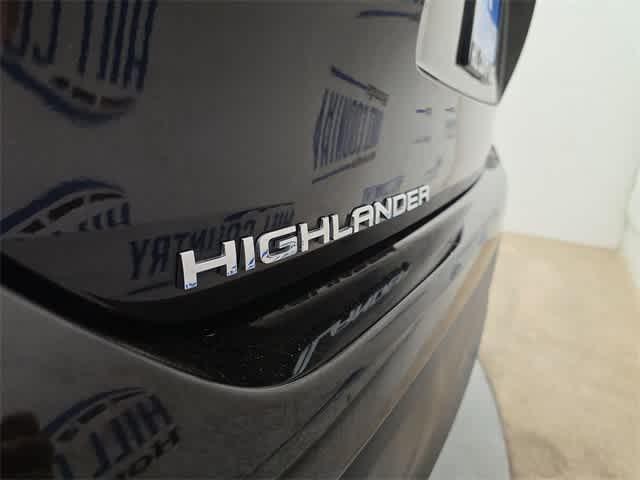 used 2022 Toyota Highlander car, priced at $31,695