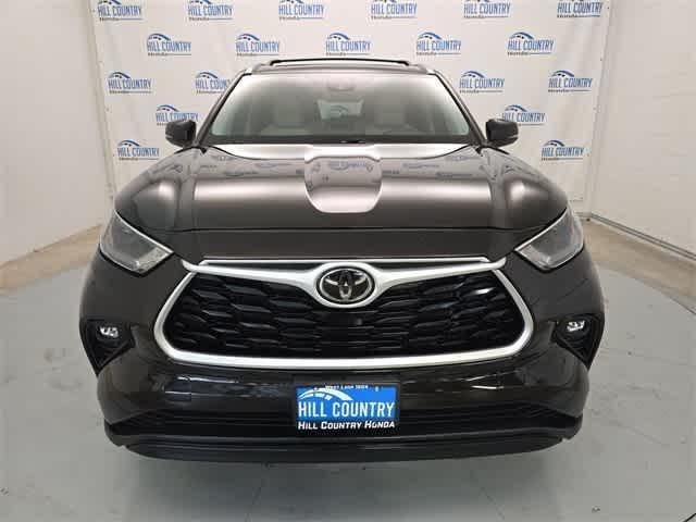 used 2022 Toyota Highlander car, priced at $31,695