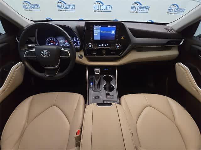 used 2022 Toyota Highlander car, priced at $31,695