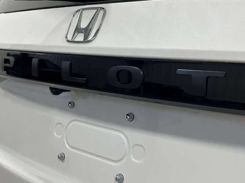 new 2025 Honda Pilot car, priced at $45,297