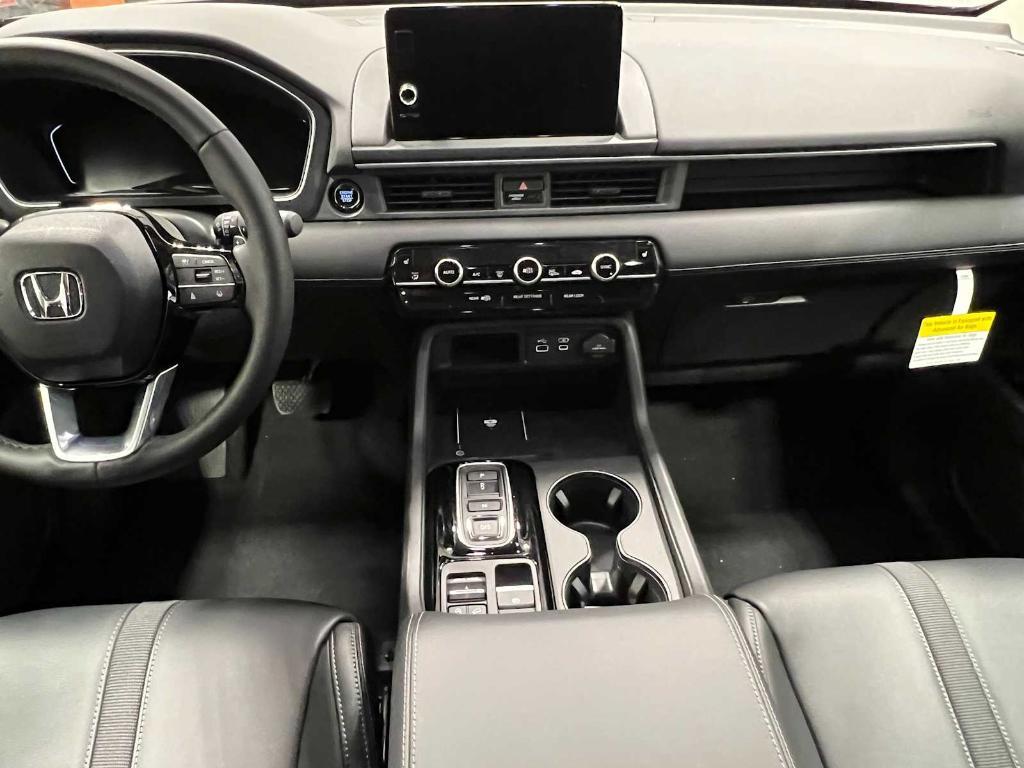 new 2025 Honda Pilot car, priced at $45,297