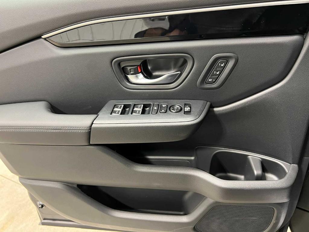 new 2025 Honda Pilot car, priced at $44,915