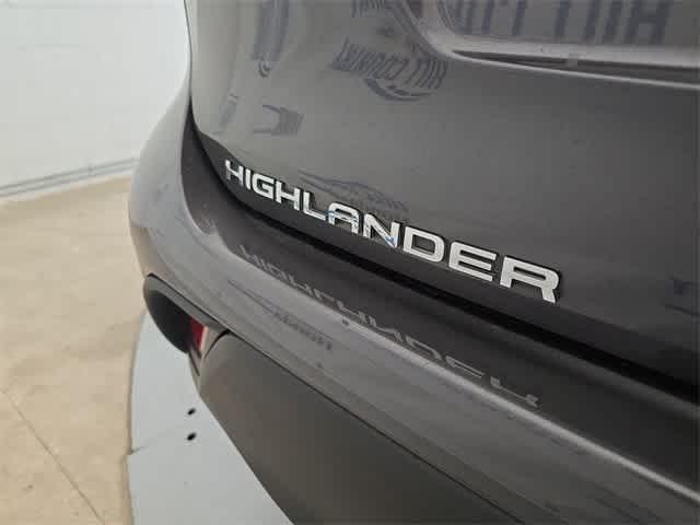 used 2022 Toyota Highlander car, priced at $31,695