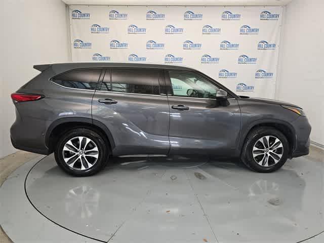 used 2022 Toyota Highlander car, priced at $31,695
