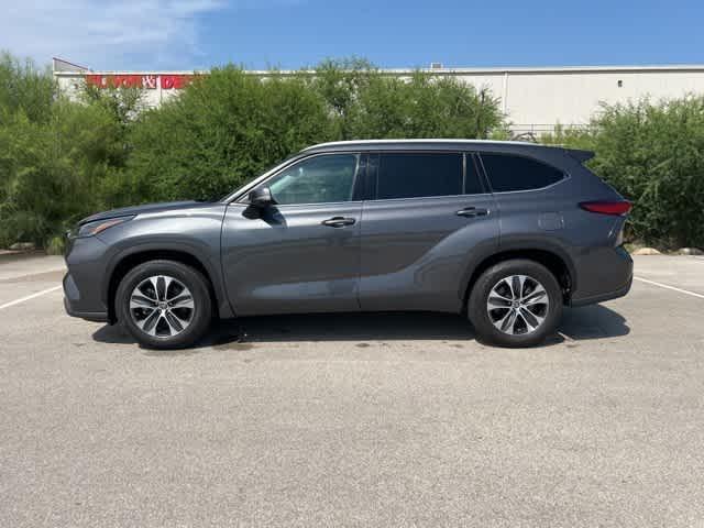 used 2022 Toyota Highlander car, priced at $31,995