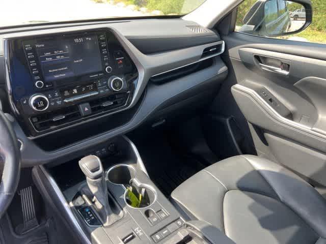 used 2022 Toyota Highlander car, priced at $31,995