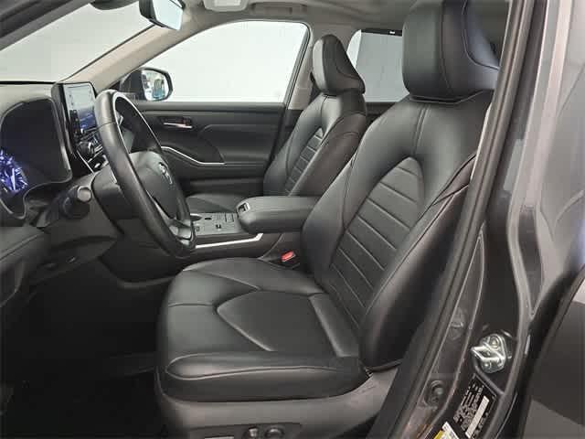 used 2022 Toyota Highlander car, priced at $31,695