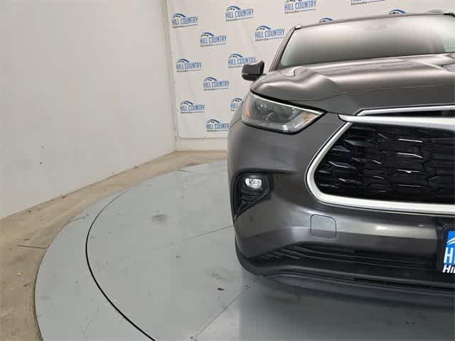 used 2022 Toyota Highlander car, priced at $31,695