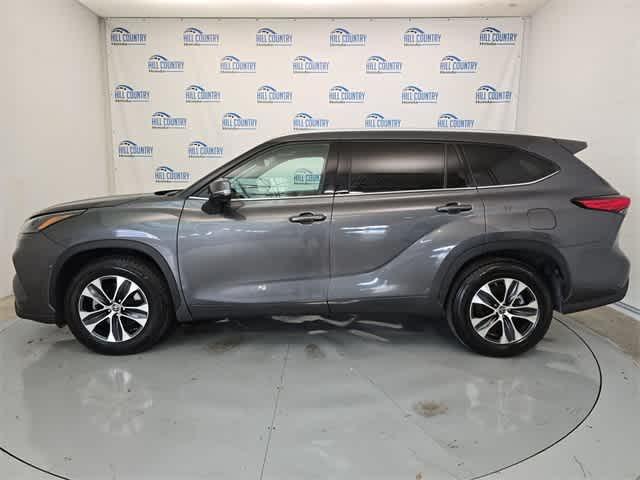 used 2022 Toyota Highlander car, priced at $31,695