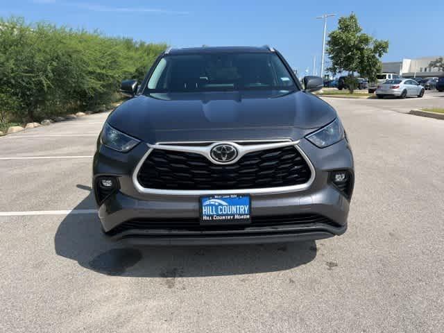 used 2022 Toyota Highlander car, priced at $31,995