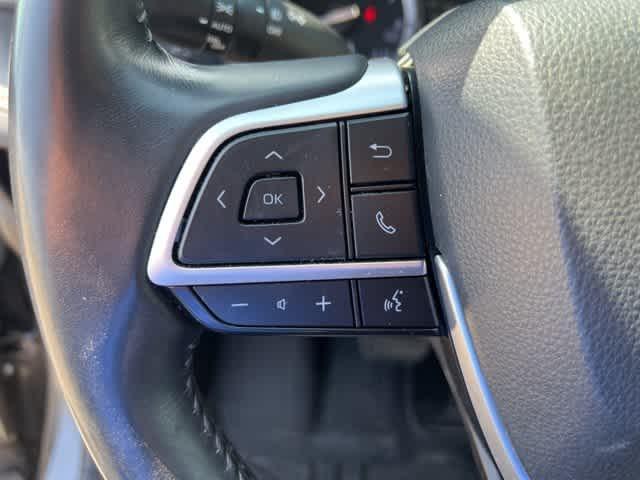used 2022 Toyota Highlander car, priced at $31,995