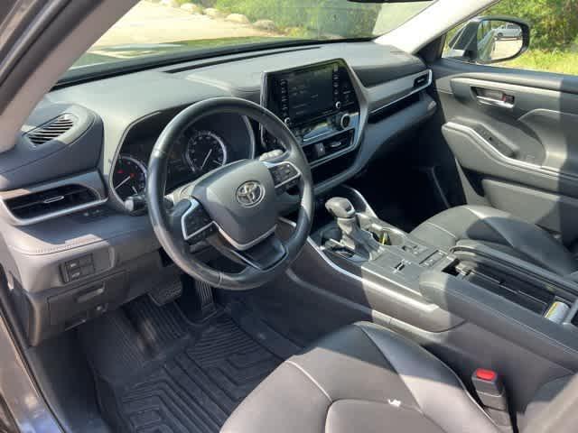 used 2022 Toyota Highlander car, priced at $31,995