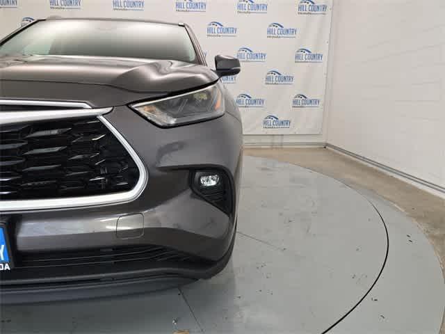 used 2022 Toyota Highlander car, priced at $31,695