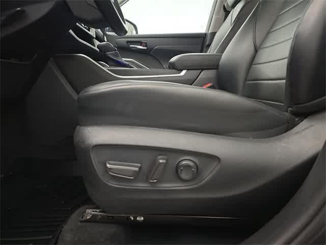 used 2022 Toyota Highlander car, priced at $31,695
