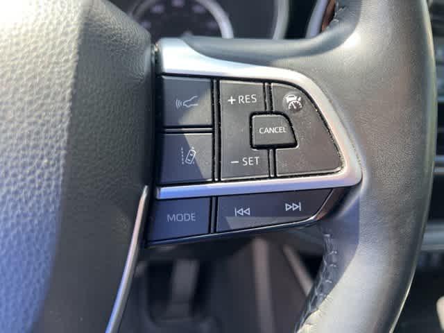 used 2022 Toyota Highlander car, priced at $31,995