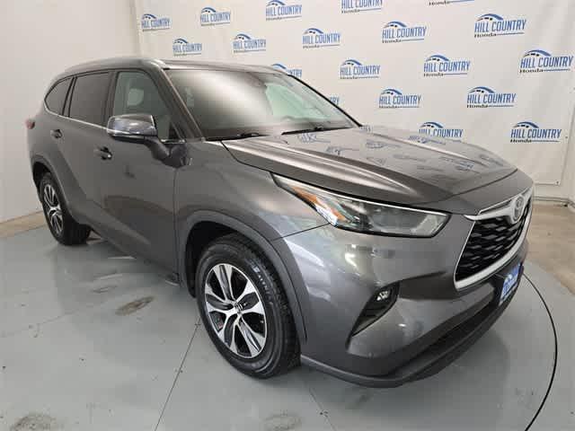 used 2022 Toyota Highlander car, priced at $31,695
