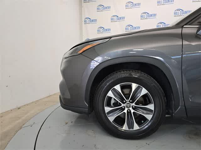 used 2022 Toyota Highlander car, priced at $31,695