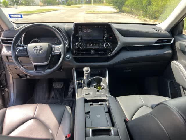 used 2022 Toyota Highlander car, priced at $31,995
