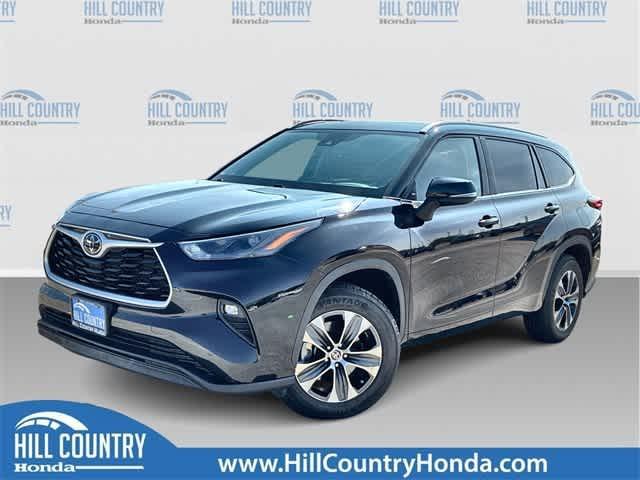 used 2023 Toyota Highlander car, priced at $31,395