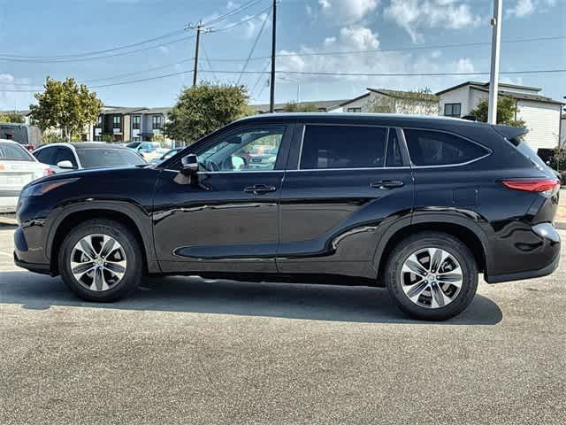used 2023 Toyota Highlander car, priced at $31,395