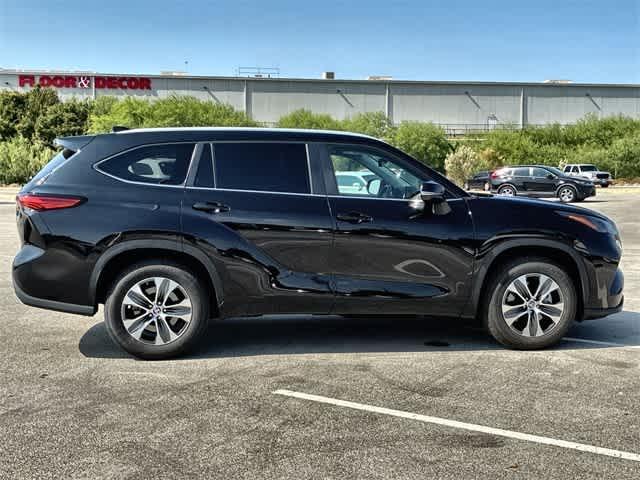 used 2023 Toyota Highlander car, priced at $31,395