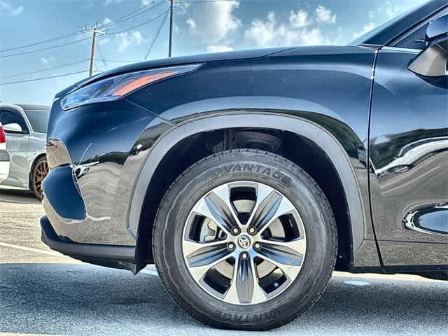 used 2023 Toyota Highlander car, priced at $31,395